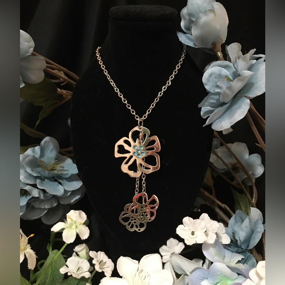Hanging Flower Necklace With Small Blue Gem Detail